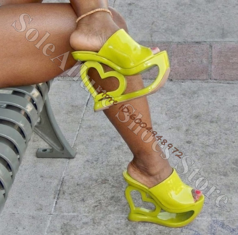 Patentleder-Sandalen mit Herzf – Women Shoes Mules Bewertung und Preis