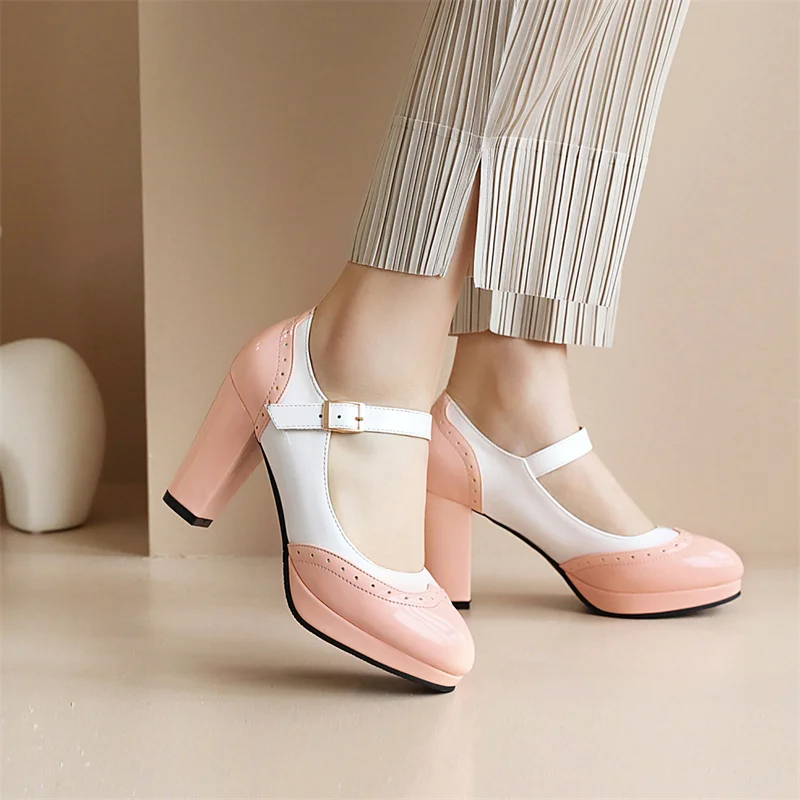 Gelbe Mehrfarbige Plateau-Mary – Patent Leather Pump Bewertung und Preis