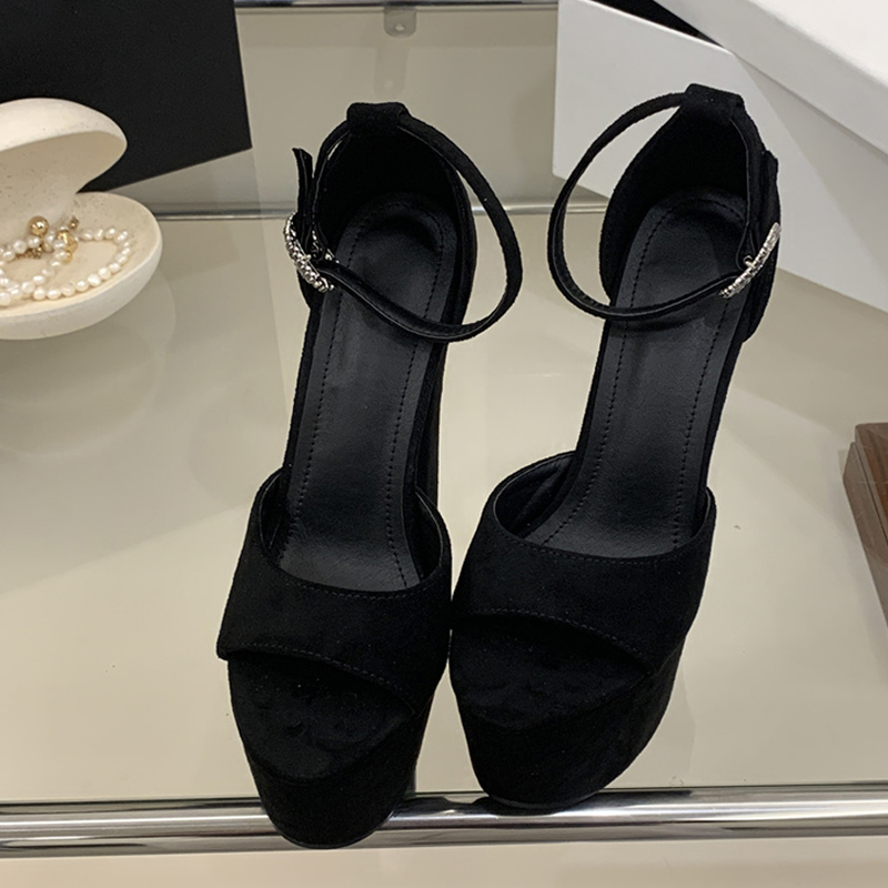 Liyke Modell-Show Sexy Extrem  – Women Shoes Model Bewertung und Preis